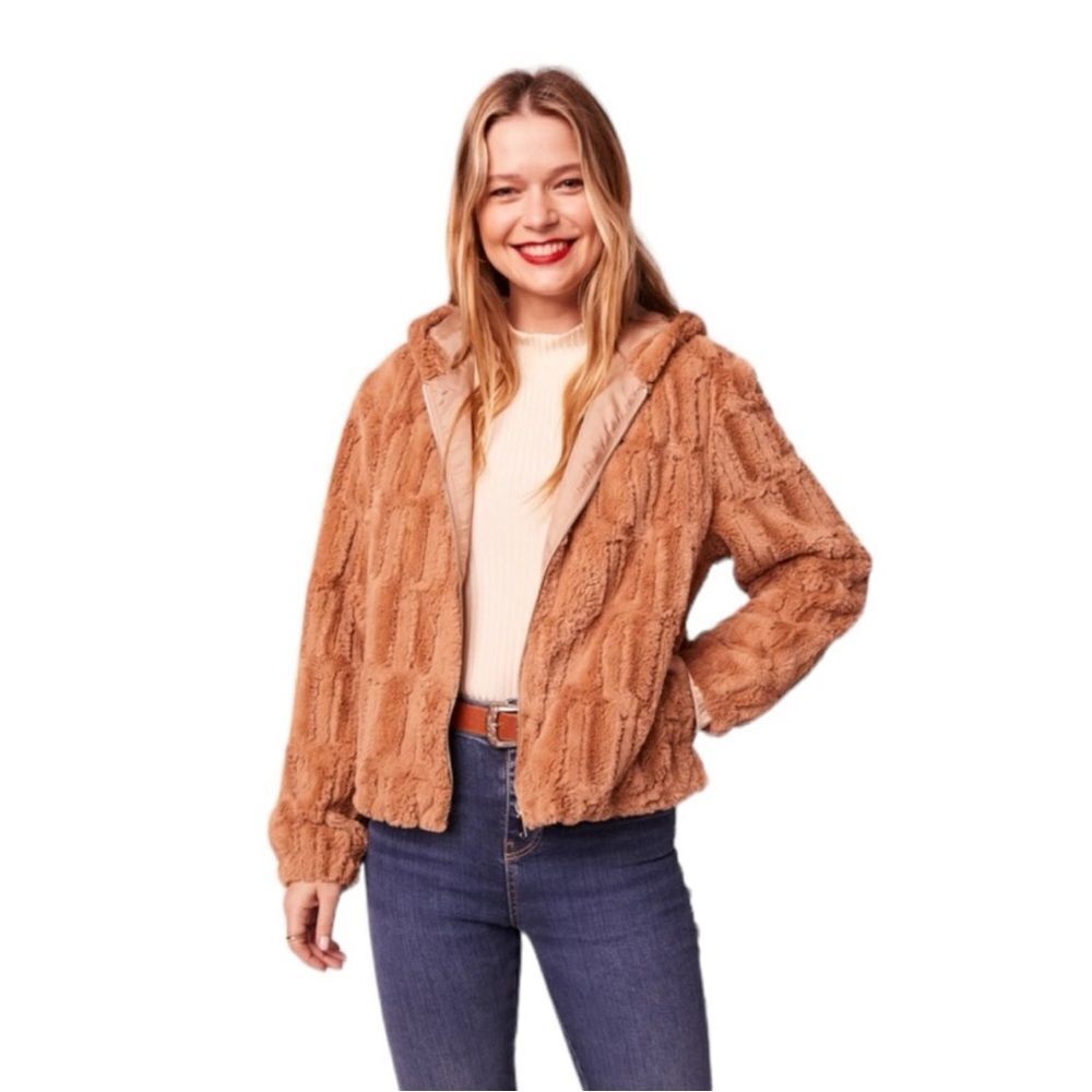 Band of the Free Angel Faux Fur Hooded Jacket in Butterscotch. Size Med. NWT!